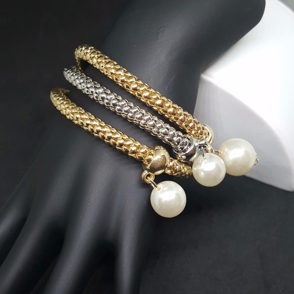 Masti Jewelry - Art Deco Pearl Stretch Bracelet Gold/Silver Tone